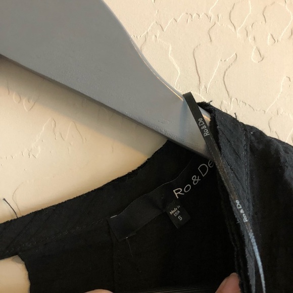 RO & De Short Sleeve Drop Hem Textured Woven Top - Picture 4 of 5